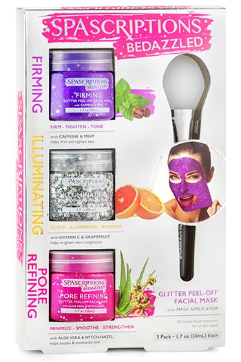 Huidverzorgingsset met drie potjes, een lepel en een gezichtsmasker-applicator in een doos. Heldere kleuren en fruitillustraties op de verpakking.