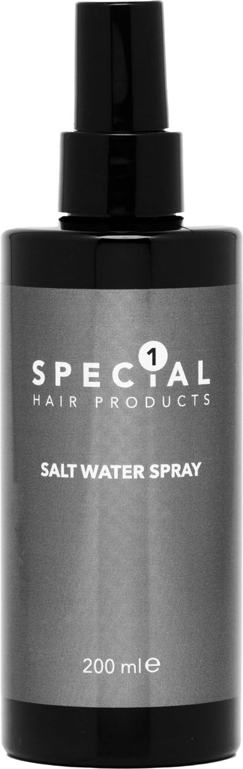 Een zwarte fles met spraydop gemarkeerd 'Special Hair Products Salt Water Spray, 200ml'.