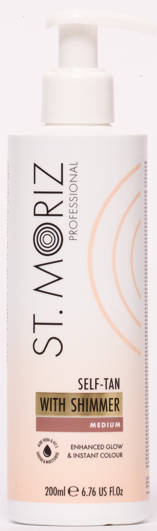 Eine weiße Flasche Selbstbräuner mit Schimmer, 200ml, von St. Moriz Professional, mit Lotion und Glow.