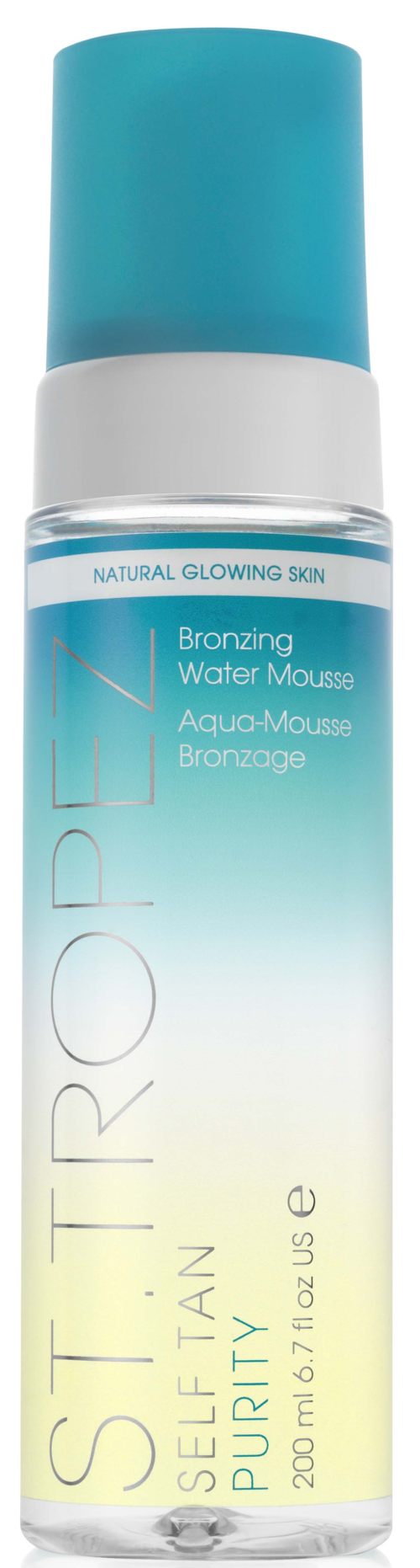 Eine zylindrische Flasche mit blauer Kappe und Farbverlauf, bewirbt ein Selbstbräunung-Shampoo-Produkten.