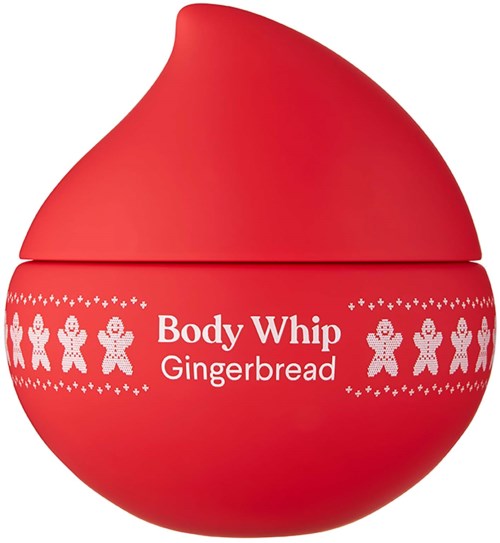 Een rode, potvormige container met deksel, gelabeld 'Body Whip Gingerbread', versierd met gemberkoekjes.