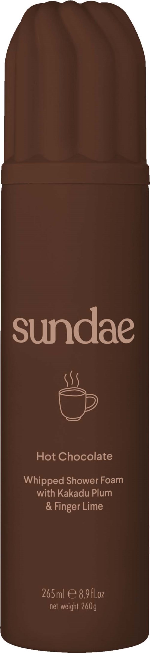 Eine lange, braune Flasche mit dem Label 'Sundae Hot Chocolate' und Beschreibung von aufgeschäumtem Duschschaum mit Kakao-Pflaume und Limettenduft.