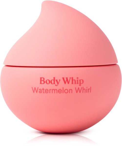 Een roze container in watermeloenvorm met een deksel, gemerkt 'Body Whip Watermelon Whirl'.