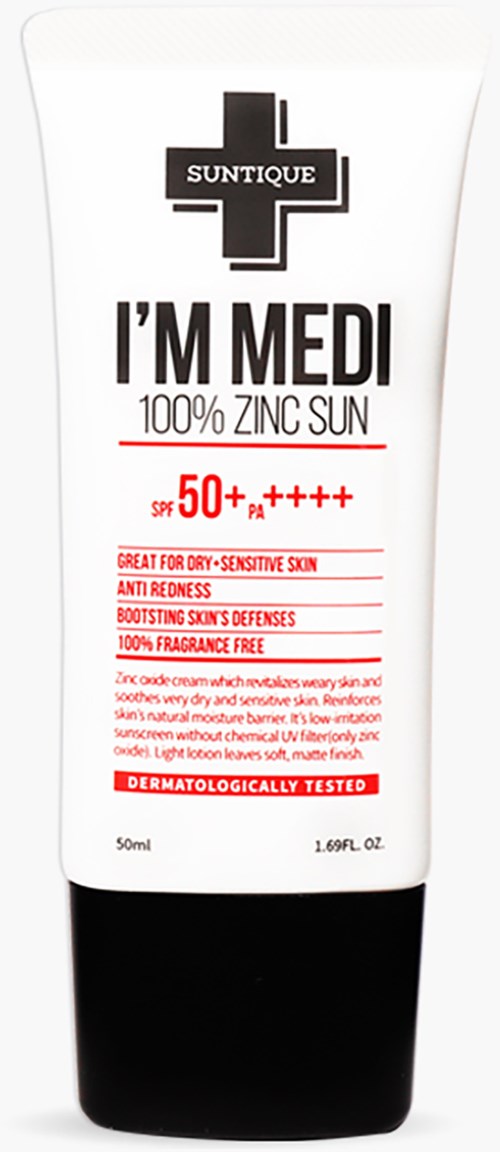 Eine weiße Sonnencremetube mit schwarzem und rotem Text, gekennzeichnet als 'I'M MEDI', SPF 50+, für trockene oder empfindliche Haut.