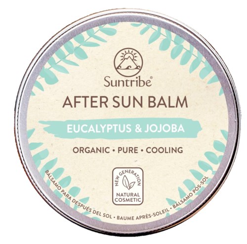 Okrągła etykieta na Suntribe After Sun Balm z eukaliptusem i jojobą, podkreślająca ekologiczne, czyste i chłodzące właściwości.