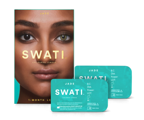 Verpakking van Swati gekleurde contactlenzen met vrouwen gezicht en lensdozen.