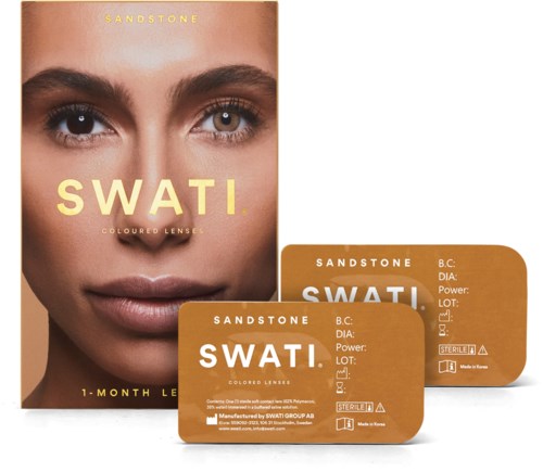 Verpakking met SWATI gekleurde contactlenzen in zandkleur, bevat twee kleine bewaarbakjes.