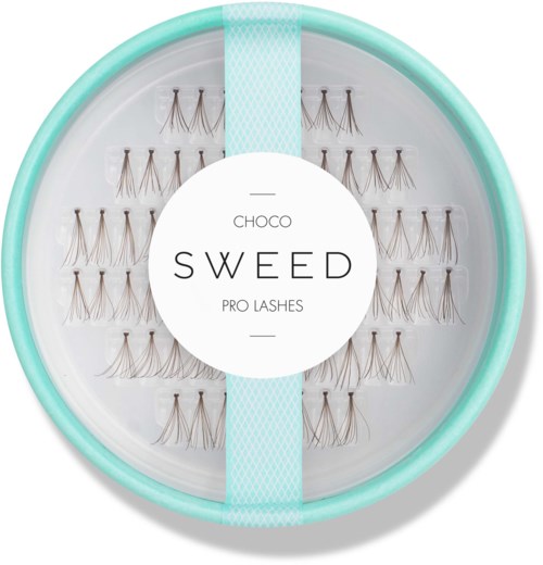A round box with a light blue border holds multiple sets of false eyelashes. The center label reads "CHOCO SWEED PRO LASHES."