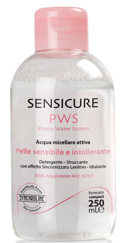 Näkyvä pullo, jossa pinkki korkki, nimeltä Sensicure PWS, sisältää herkkäihoisille tarkoitettua misellivettä, 250 ml.
