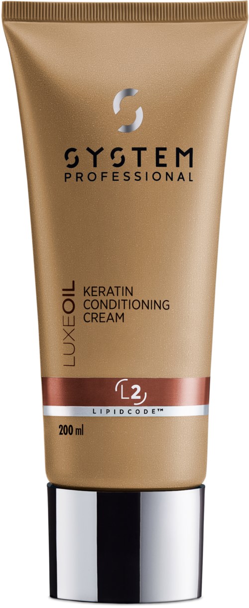 Een beige tube met System Professional Luxe Oil Keratin Conditioning Cream en zilveren dop.
