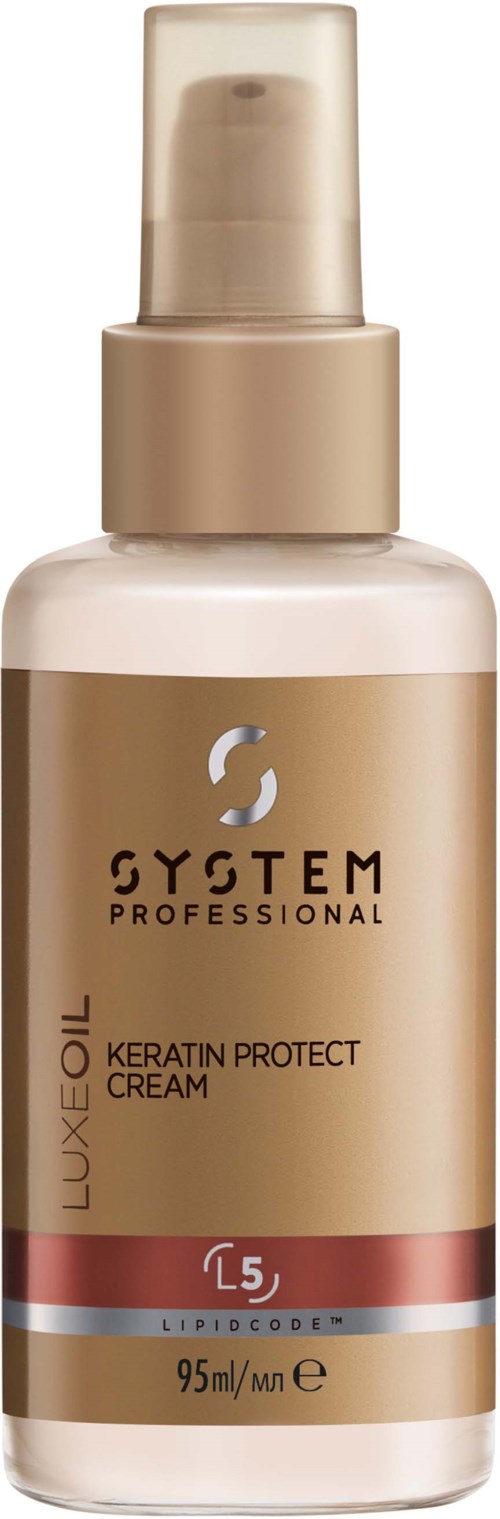 Een kleine fles met pomp, gelabeld 'LUXE OIL' en 'KERATIN PROTECT CREAM,' met 95 ml inhoud, beige en rood.