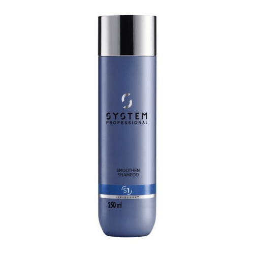 Een blauwe shampoo fles met zilveren dop, label zegt 'System Professional' en 'Smoothen Shampoo', 250 ml.