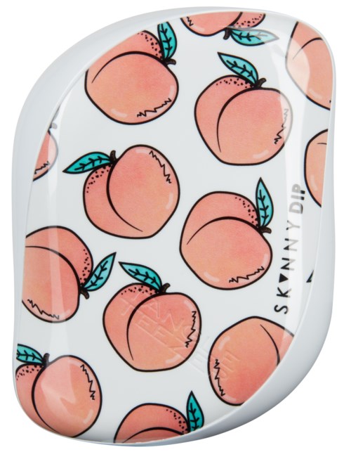 Oval fat som har ett pepparmönster, visar persikor med blå blad på en vit bakgrund.