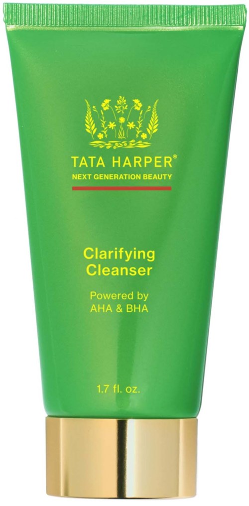Grön tub av Tata Harper Clarifying Cleanser med gul och guld text, visar naturliga ingredienser.