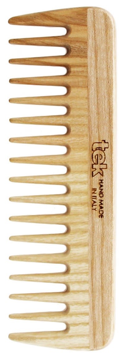 Holzhaarle, mit gleichmäßig verteilten Zähnen und Gravur des Markennamens am Griff.