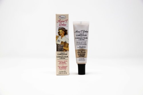 Eine Tube und eine Verpackung mit flüssigem Abdeckstift mit Vintage-Kunst und englischem Text.
