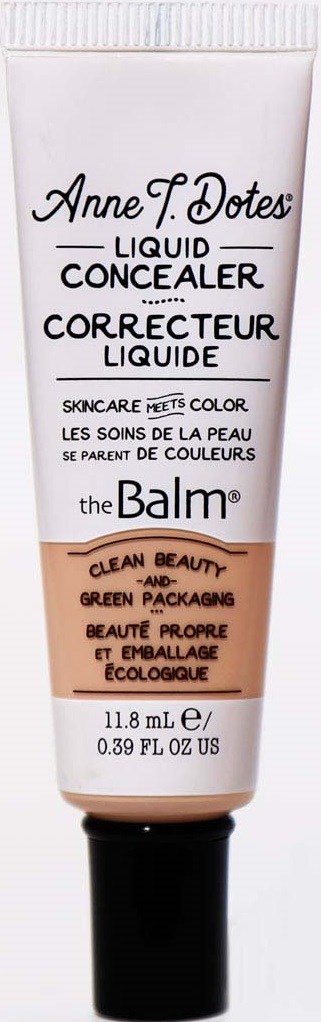 Eine Tube mit Concealer von der Marke theBalm, mit schwarzen und orangefarbenen Texten, die Produktdetails und Markenname zeigen.