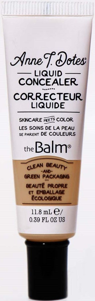 En vit tub med concealer med svart och brunt text, märkt 'the Balm', innehåller 11,8 ml produkt.