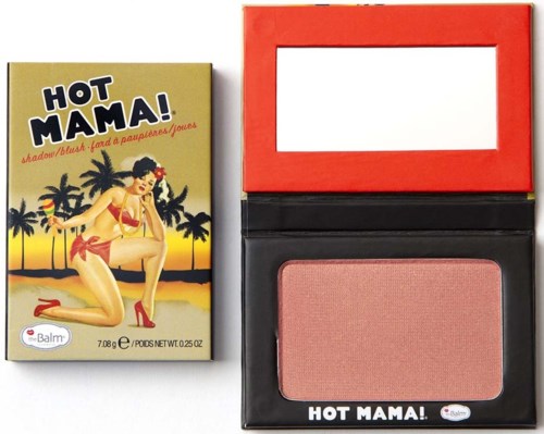 Meikki-penkki ja peiteaine, joissa punainen ja musta kotelo, ja etiketti, jossa lukee "HOT MAMA!".