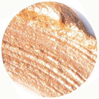 Close-up van geroosterd brood met een goudbruine, knapperige laag en enkele donkerdere plekken.