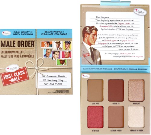 Een make-up palette met zes oogschaduwkleuren, een brief met handschrift en een doos met kleurrijke foto's.