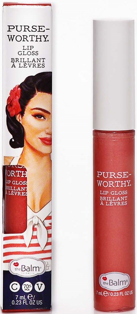Een lipgloss en de verpakking tonen een vrouw met rode lippen en haaraccessoire, primarily rood en wit.