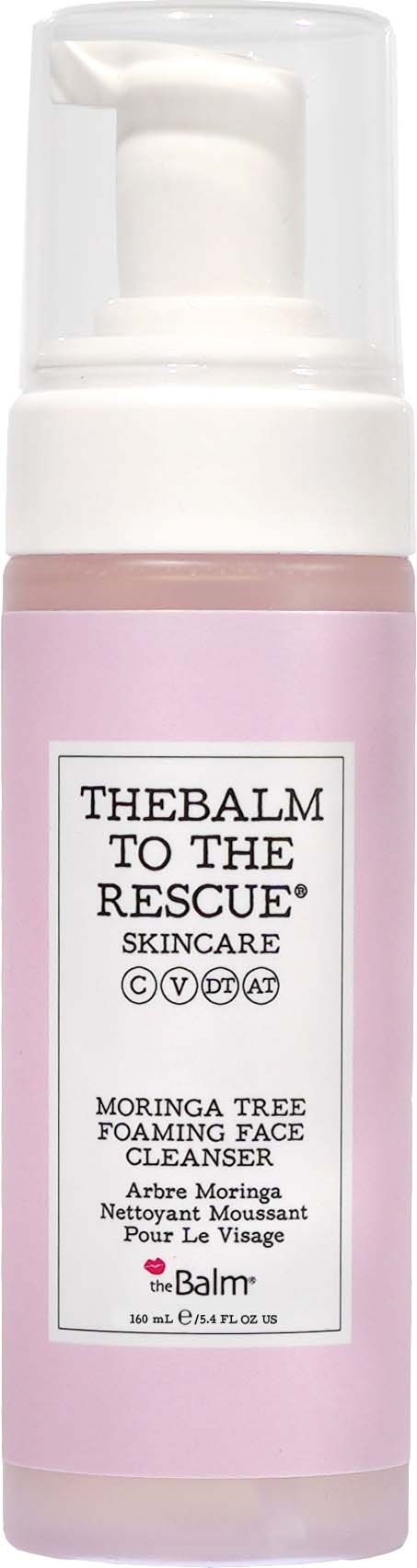 Een roze flesje met gezichtsreiniger schuim met pomp, label 'Moringa Tree Foaming Face Cleanser' door the Balm.