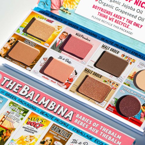 Kleurrijk oogschaduw palette met diverse tinten en verpakkingsontwerpen op een display.