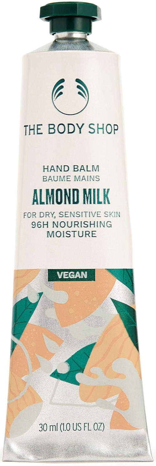 Eine Tube Handbalsam von The Body Shop mit veganer Mandelmilch für empfindliche Haut, mit Illustrationen und grünen Akzenten.
