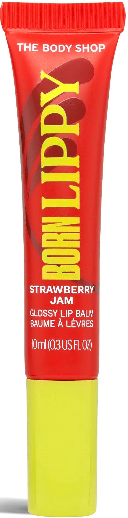 En röd tub med gul etikett och lock, märkt som jordgubbssylt smakande läppbalsam från The Body Shop.