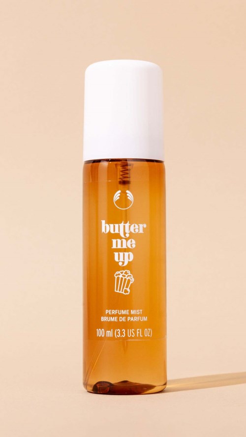 Kleine orange Sprayflasche mit weißen Deckel, mit "butter me up" Parfümmist.