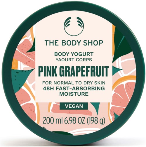 En rund etikett for Pink Grapefruit kroppsyoghurt med blader og grapefruktillustrasjoner, vegansk og rasktabsorberende.