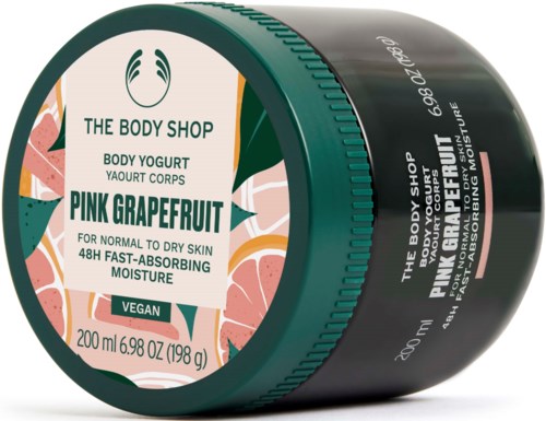 En krukke med The Body Shop Pink Grapefruit body yoghurt med grønt lokk og etikett som viser grapefruktbilder.