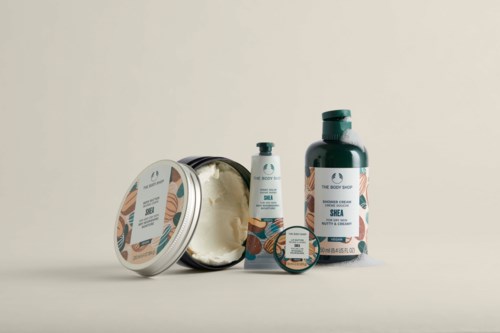 Schönheitspflegeset mit Cremes, Lotion und einem kleinen Glas, alle mit passenden Etiketten und Verpackungen.