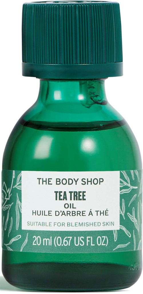 Pieni vihreä pullo The Body Shopin teepuuöljylle, jossa on kierre-korkki ja käyttöohjeetiketti.