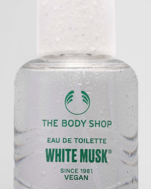 The Body Shop White Musk Eau de Toilette-flaske med klart væske og hvit kork, logo og tekst på forsiden.