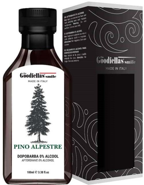 En brun flaske med svart hette, etikett med et juletre, og en svart eske bak den. Etiketten sier goodfellas smile, alkoholfri, 100 ml.