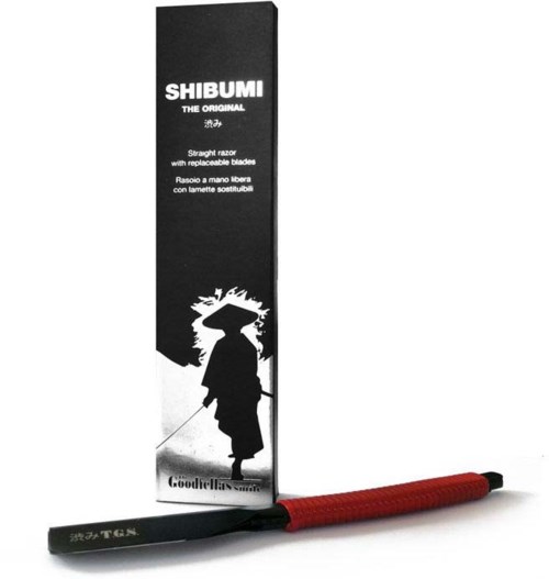 En svart och röd rakkniv med sin förpackning, med text som beskriver produkten och en silhuettillustration.