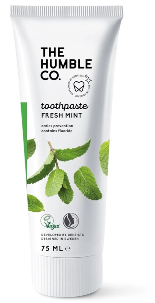 Zahnpastatube mit Minzblättern, beschriftet 'The Humble Co. Fresh Mint,' enthält Fluorid, vegan, entwickelt von Zahnärzten, 75 ml.