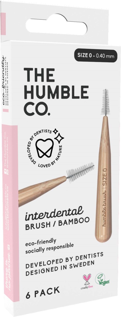 Eine Packung mit sechs Bambus-Interdentalbürsten mit kleinen Metalldrahtspitzen für die Zahnreinigung.