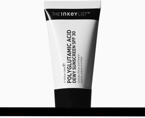 Een witte tube huidverzorgingsproduct met ingrediënten zoals polyglutamic acid en zonnebrand SPF 30.