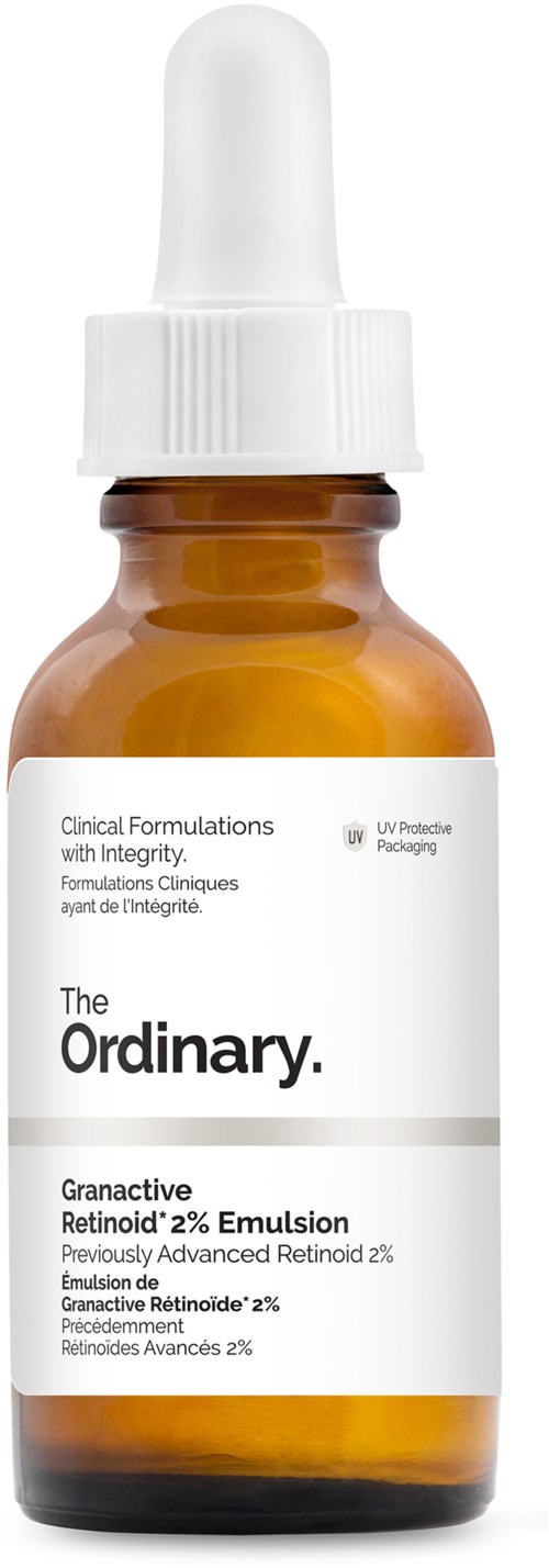 Een kleine bruine fles met een witte pipetdop bevat huidverzorgingsserum genaamd The Ordinary Retinol 2% Emulsion.