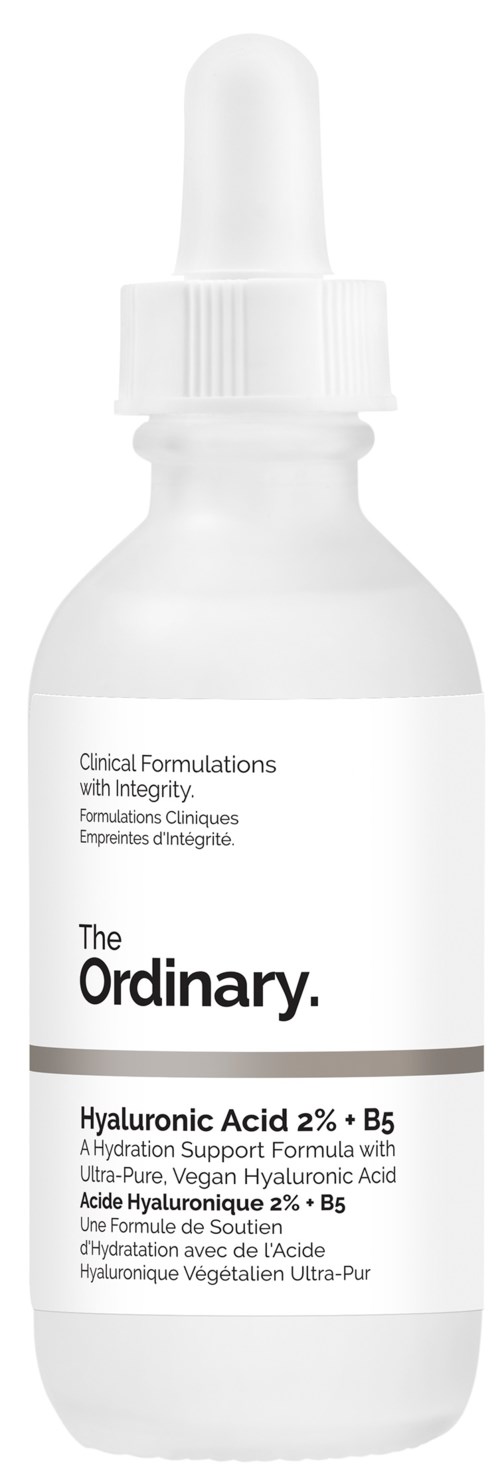 En vit flaska med pipettlock, märkt Hyaluronic Acid 2% + B5 av The Ordinary, innehåller hudvårdsserum.
