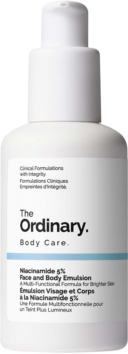Een witte fles met een pomp, labeled 'The Ordinary Niacinamide 5% Face and Body Emulsion' voor huidverzorging.