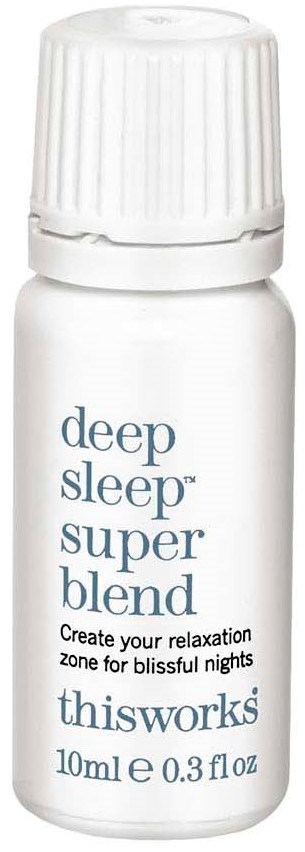 Kleine witte fles met label 'deep sleep super blend' en witte dop, gebruikt voor ontspanning en slaapondersteuning.