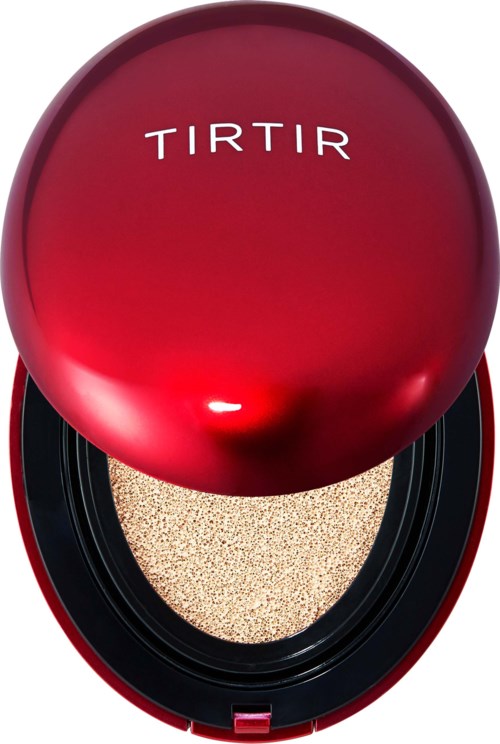 Ein Kompakt mit rotem Deckel beschriftet TIRTIR, enthält eine beige, strukturierte Puder.