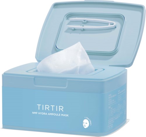Blauwe doos met zakdoeken met een uitgestoken tissue en een klein wit masker erin.