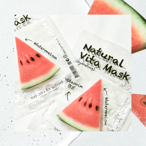 Eine Gesichtsmaskenverpackung mit dem Namen 'Natural Vita Mask' und Wassermelonenbilder sowie Text zu Feuchtigkeit und Vitamin B5.