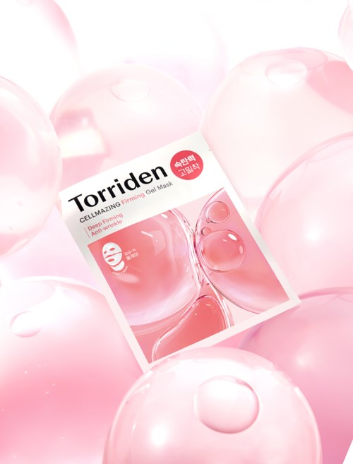 Eine rosa Gesichtsmaske umgeben von rosa Blasen oder Kugeln, mit sichtbarer Box in der Mitte.