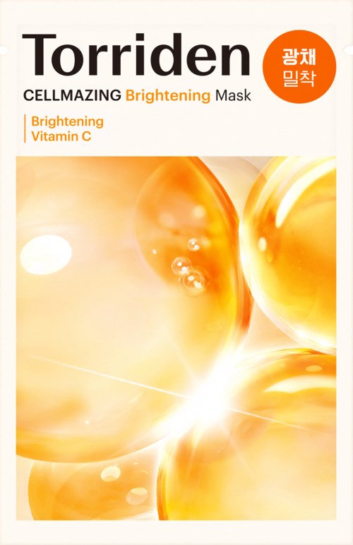 En förpackning för en ansiktsmask som påstår sig ge lyster och innehåller C-vitamin, med orange och gula bubbelbilder.